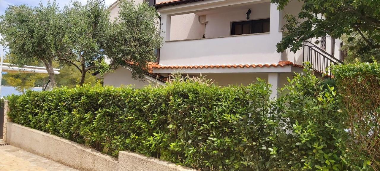 Apartment Iva Njivice Bagian luar foto